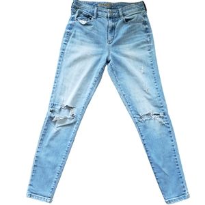 Arizona Jeans. Distressed. Skinny. Size 9